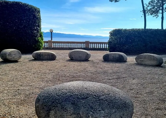 Aurora Maris Near Opatija 마툴지